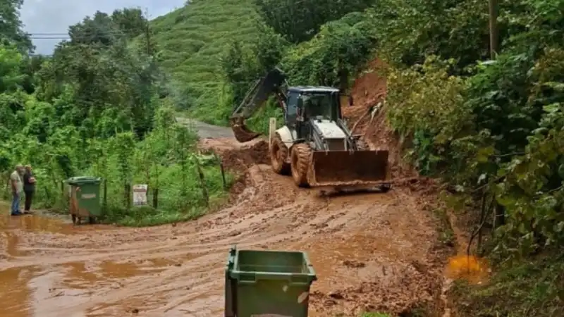 Rize’de 5 İlçede Heyelanlar Yaşandı