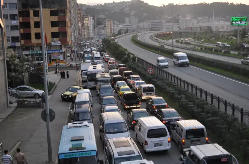 Rize'de Trafik Alarm Veriyor