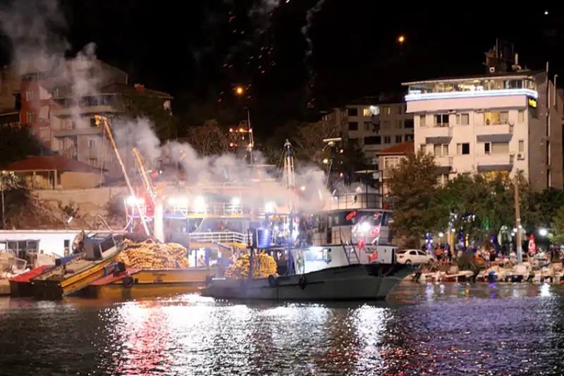 Rize'de Balıkçılar 'Vira Bismillah' Diyerek Yeni Sezona Açtı