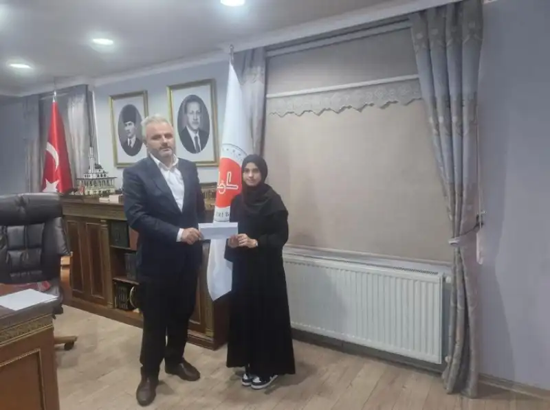 Rize'de Genç Hafızlar Taçlandı