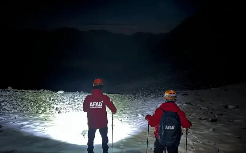 Kaybolan İki Turist 13 Saatin Sonunda Kurtarıldı