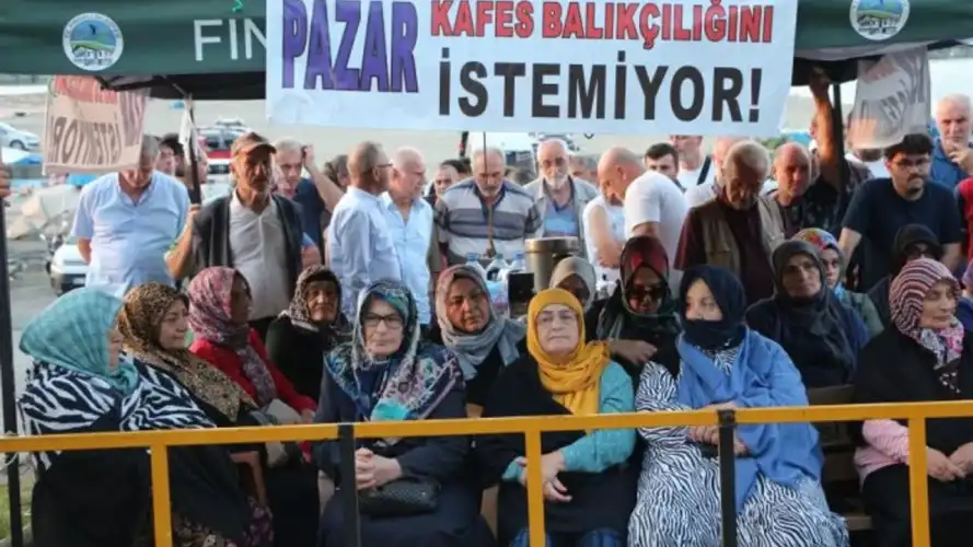 Pazar'da Kafeslere Geçit Vermeyeceğiz