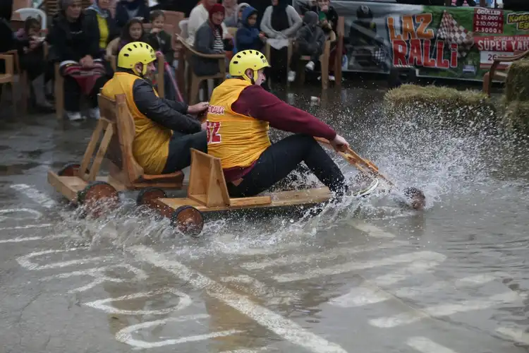 Çamlıhemşin’de Yağmura Rağmen Coşku