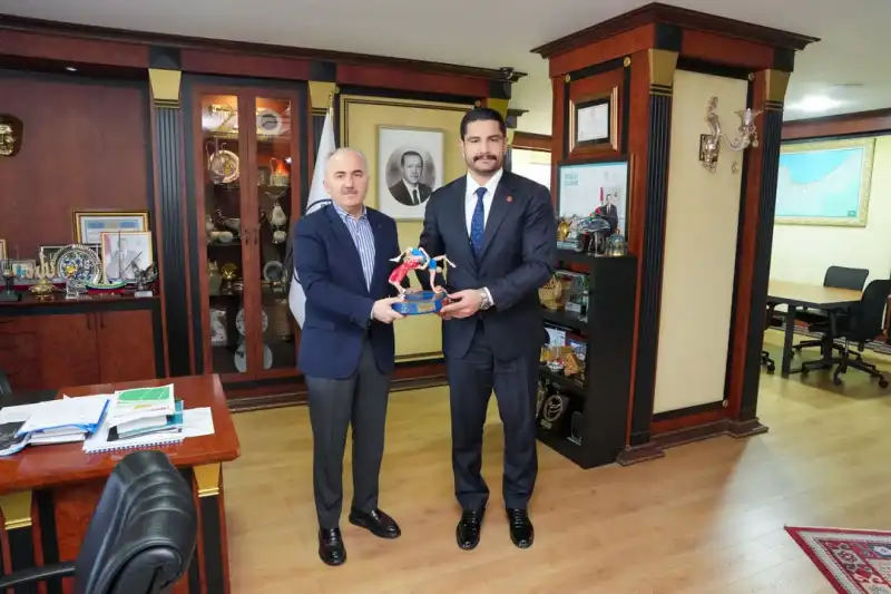 Taha Akgül’den Rize Belediye Başkanı Rahmi Metin’e Ziyaret