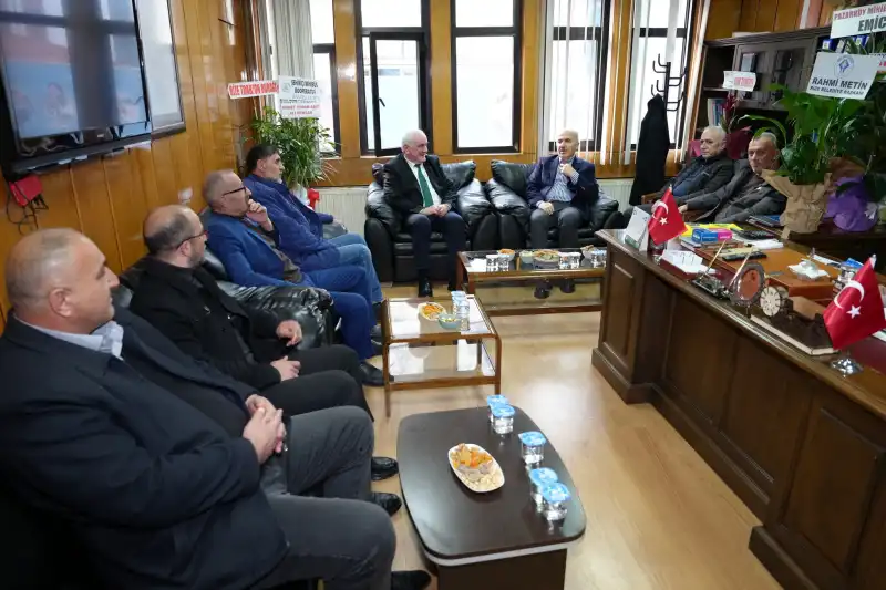 Rize Şoförler Odası'na Rahmi Metin'den Tebrik Ziyareti