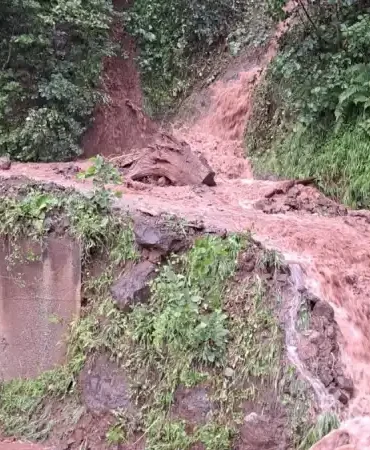 Ardeşen'de Heyelan Korkuttu