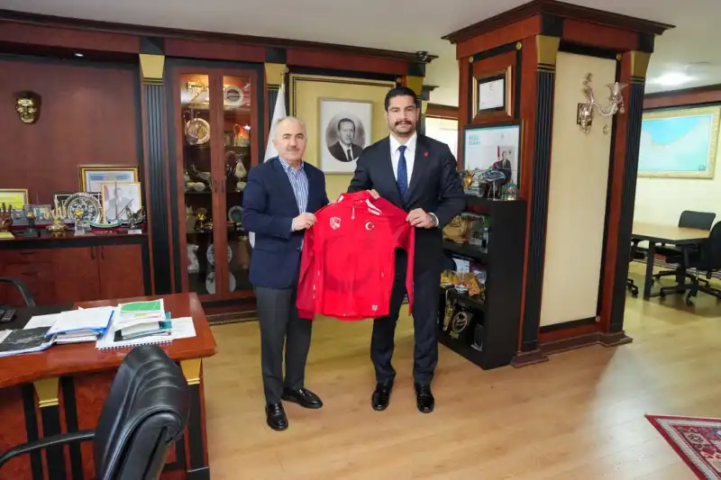 Taha Akgül’den Rize Belediye Başkanı Rahmi Metin’e Ziyaret