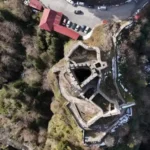 Çamlıhemşin'deki Çat Vadisi'nde Sarp Kaya Üzerine Kurulu Zil Kale