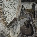 Çamlıhemşin'deki Çat Vadisi'nde Sarp Kaya Üzerine Kurulu Zil Kale