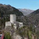 Çamlıhemşin'deki Çat Vadisi'nde Sarp Kaya Üzerine Kurulu Zil Kale