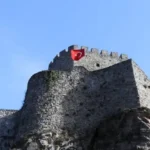 Çamlıhemşin'deki Çat Vadisi'nde Sarp Kaya Üzerine Kurulu Zil Kale