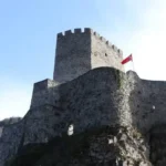 Çamlıhemşin'deki Çat Vadisi'nde Sarp Kaya Üzerine Kurulu Zil Kale