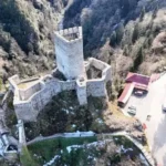 Çamlıhemşin'deki Çat Vadisi'nde Sarp Kaya Üzerine Kurulu Zil Kale