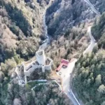 Çamlıhemşin'deki Çat Vadisi'nde Sarp Kaya Üzerine Kurulu Zil Kale