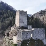 Çamlıhemşin'deki Çat Vadisi'nde Sarp Kaya Üzerine Kurulu Zil Kale