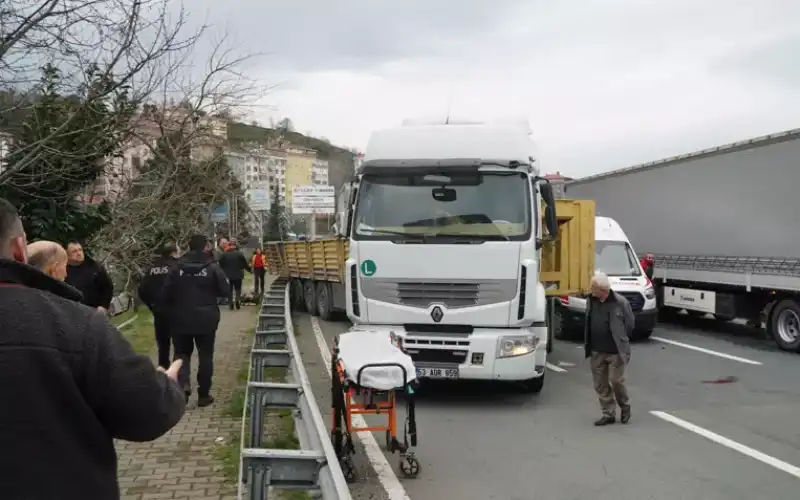 Pazar’da TIR Kazası: 4 Kişi Yaralandı