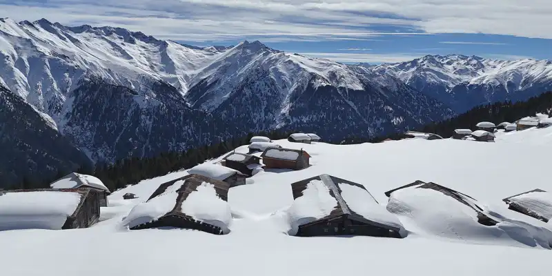 Rize’de Kaçkar Dağları ve Yaylalarda Kartpostallık Kar Manzarası