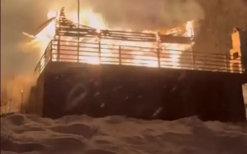 İkizdere’de Gece Yangını: Tahta Ev Küle Döndü