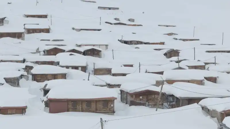 Çamlıhemşin’de Kavrun Yaylası Kara Gömüldü