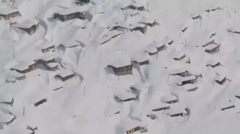 Çamlıhemşin’de Kavrun Yaylası Kara Gömüldü