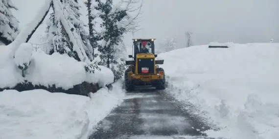 Rize’de Yoğun Kar 51 Köy Yolunu Ulaşıma Kapattı