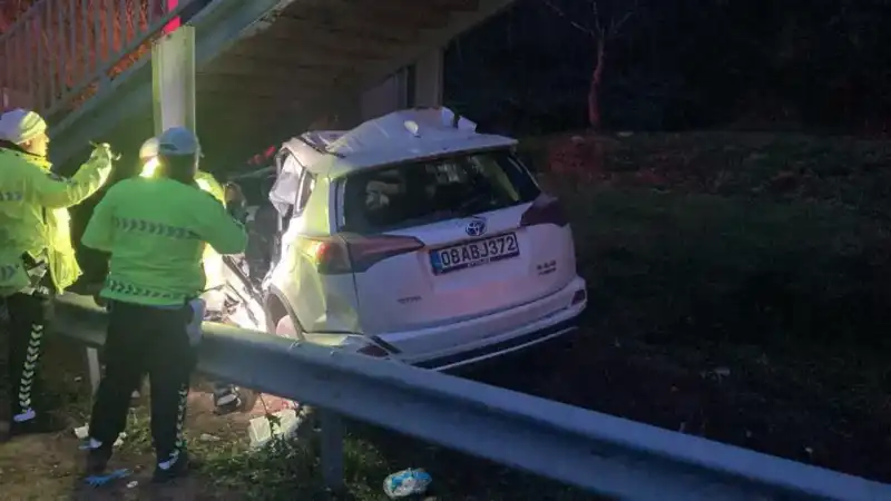 Fındıklı’da Üst Geçide Çarpan Araçtaki İmam Hayatını Kaybetti