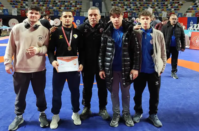 Rizeli Güreşçi Ali Kılınç Türkiye Şampiyonu Oldu