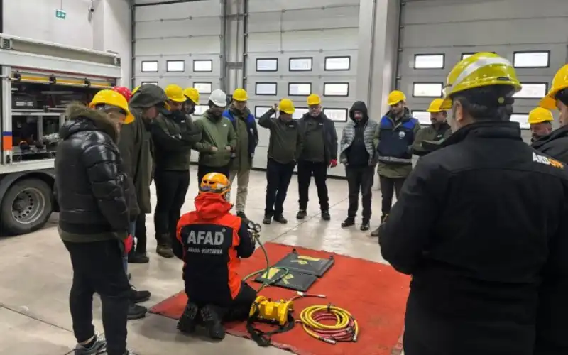 Ardeşen’de Enkazda Arama ve Kurtarma Eğitimi Düzenlendi