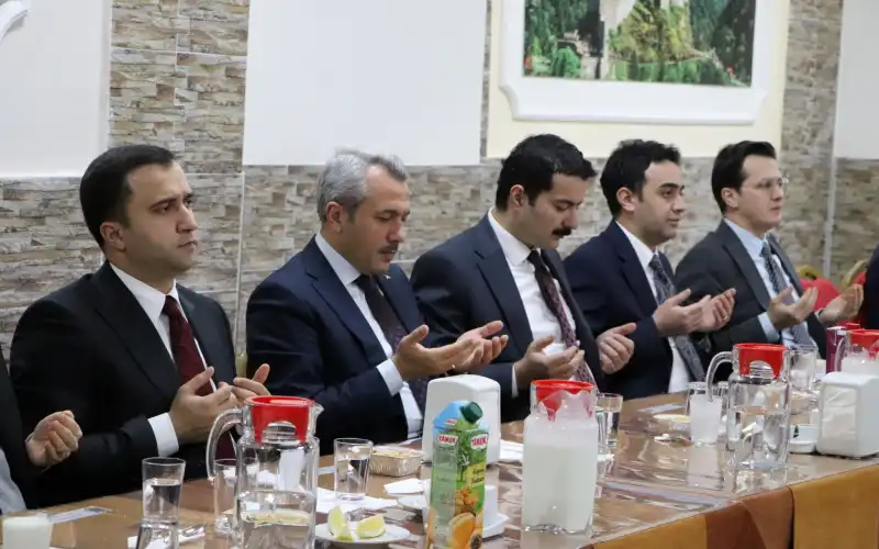 Rize Valisi, Kalkandere L Tipi Ceza İnfaz Kurumu’nda Personelle İftar Yaptı