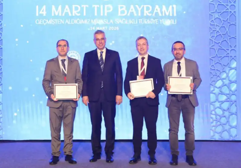 Rize’nin “Yılın Hekimi” ve “Yılın Sağlık Çalışanı” Ödüllerini Aldı