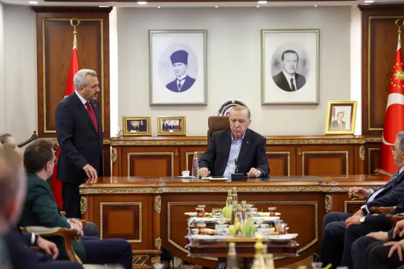 Cumhurbaşkanı Erdoğan’dan Rize Valiliği’ne Ziyaret