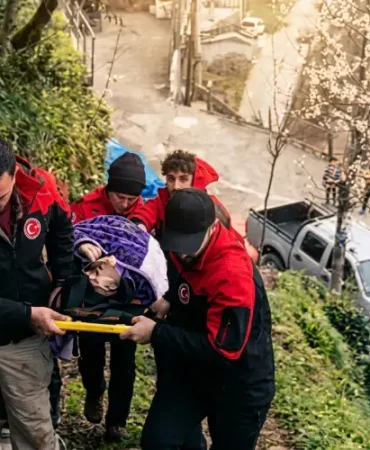 Ardeşen’de Heyelan Engelini Aşan Anlamlı Yardım