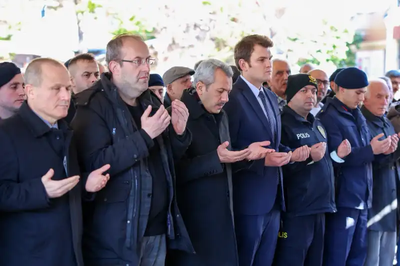 Rize Valisi Fındıklı'da Cenaze Törenine Katıldı