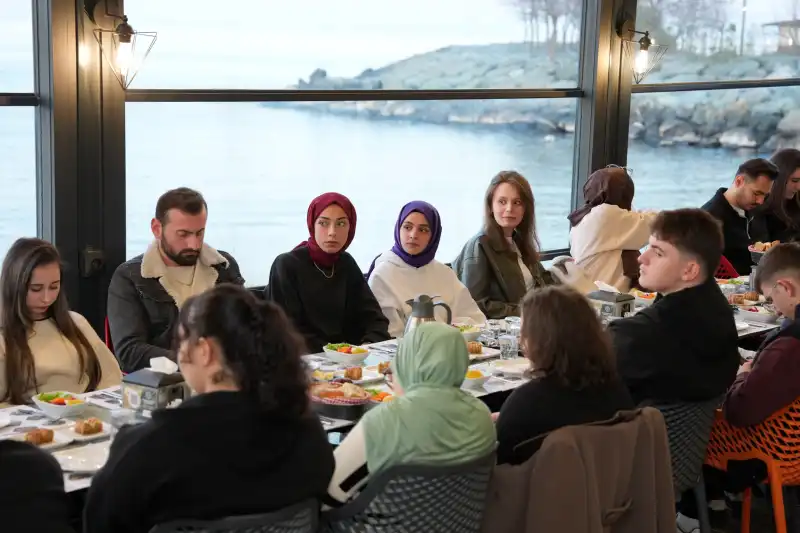 Başkan Rahmi Metin Esnaf ve Gençlerle İftar Programlarında Buluştu