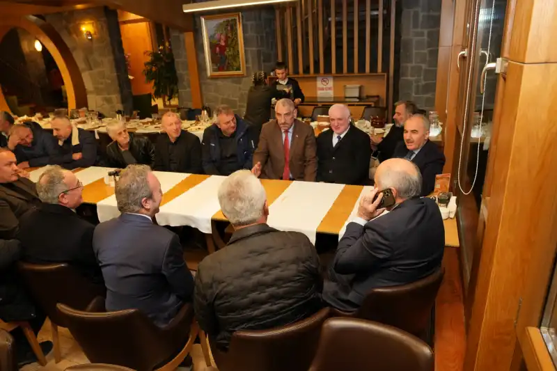 Başkan Rahmi Metin Esnaf ve Gençlerle İftar Programlarında Buluştu