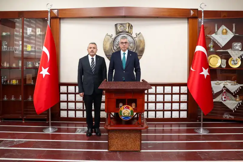 Sağlık Bakanı Kemal Memişoğlu Rize Valiliği’ni Ziyaret Etti