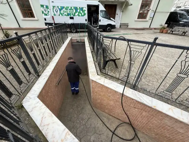 Rize'de Bayram Öncesi Cami ve Parklar Tertemiz