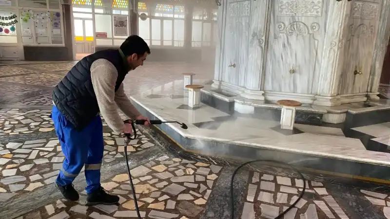 Rize'de Bayram Öncesi Cami ve Parklar Tertemiz