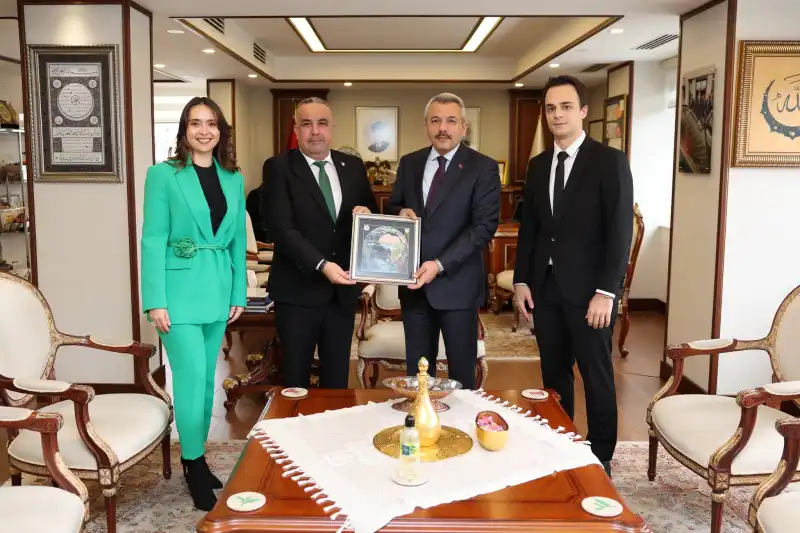 Rize Meteoroloji Müdürü Beytullah Meşe, Dünya Meteoroloji Günü kapsamında Rize Valisi İhsan Selim Baydaş’ı ziyaret etti. Görüşmede meteorolojik hizmetlerin önemi vurgulandı.