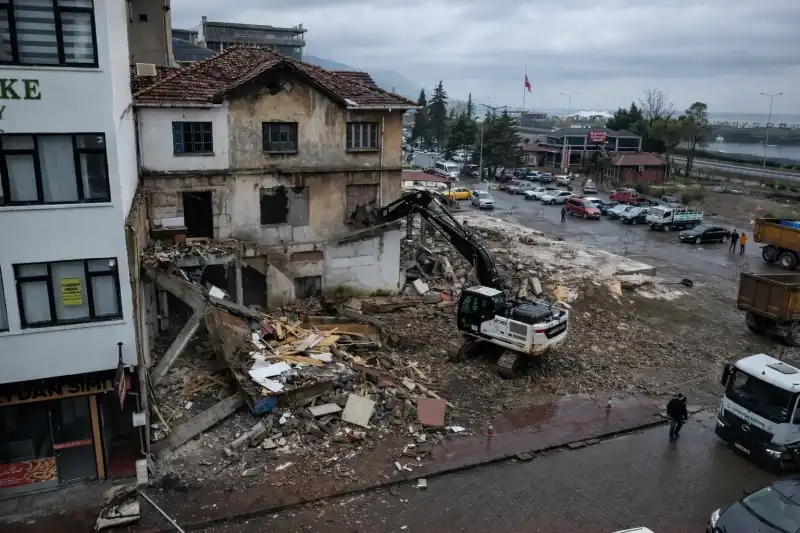 Çayeli’nde Kentsel Dönüşüm Hız Kazandı