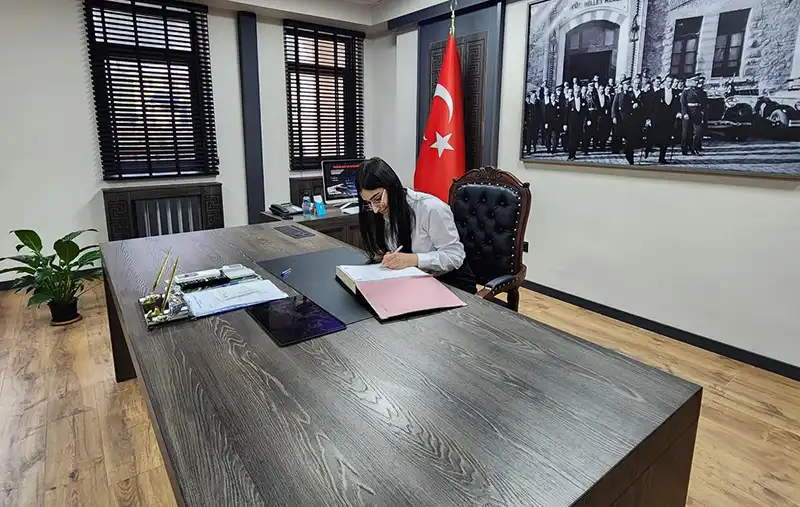 Hemşinli Buse 1 Saatliğine Kaymakam Oldu