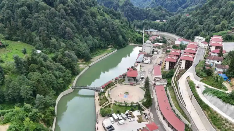 Hemşin’de Taşkın Kontrol Projesi ve Yaya Köprüsü Tamamlandı