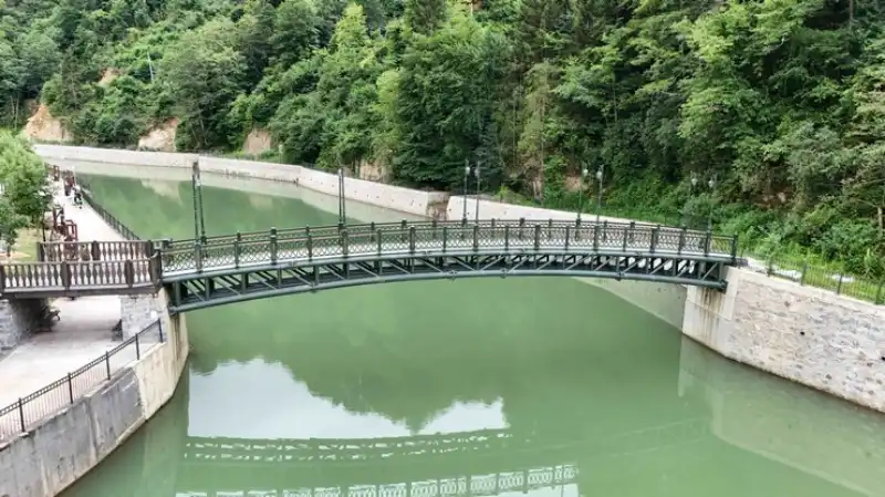 Hemşin’de Taşkın Kontrol Projesi ve Yaya Köprüsü Tamamlandı