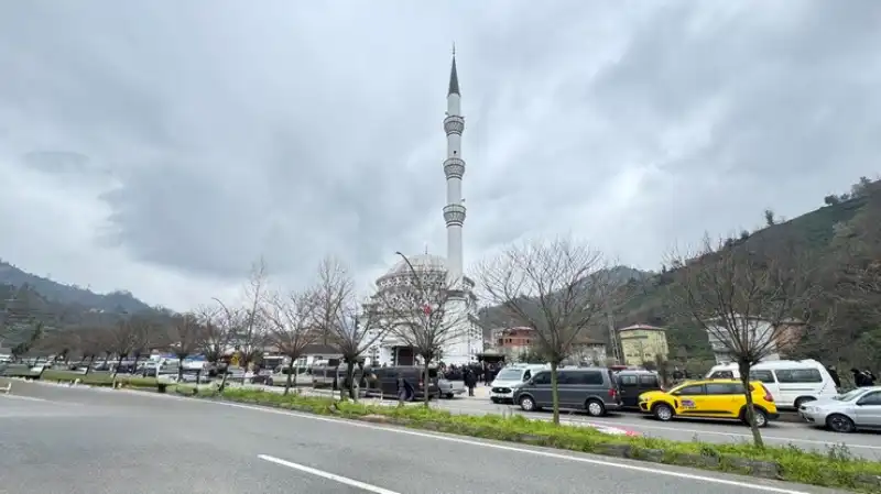 Rize’de 20 Saat Arayla Anne ve Babasını Kaybetti