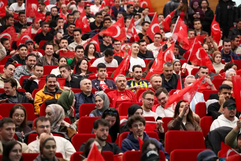 Rize’de Milli Coşku: Galibiyet Sevinci Birlikte Yaşandı