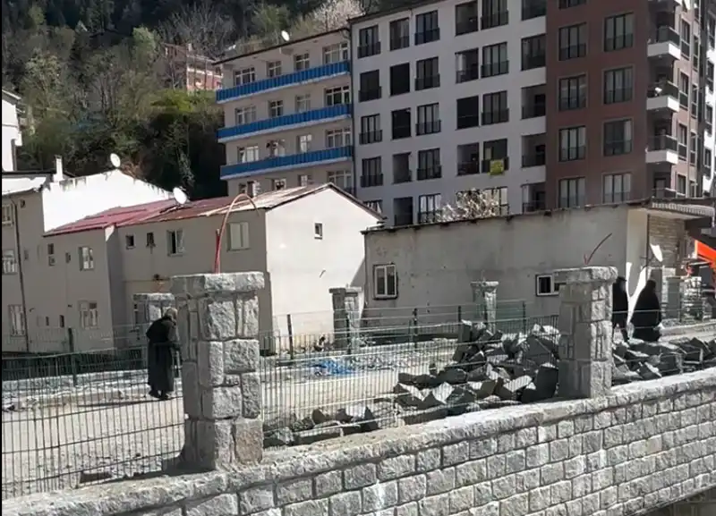 İkizdere’de Merkez Köprü Yenileme Çalışmaları Sürüyor