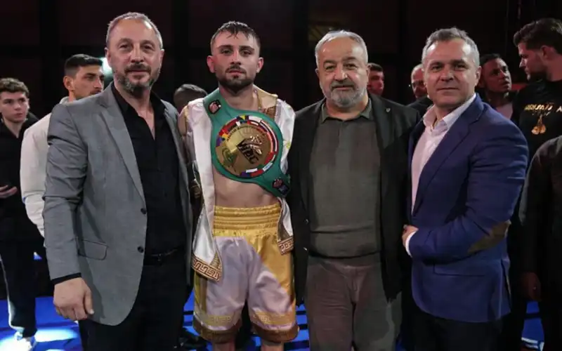 Çayeli’ndeki Boks Gecesi Nefes Kesti