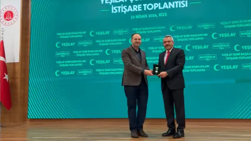 Vali Baydaş’a Yeşilay’dan “Üstün Hizmet Madalyası”