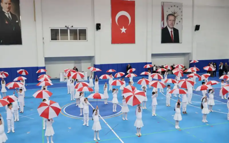 Güneysu’da 23 Nisan Coşkusu Salona Sığmadı