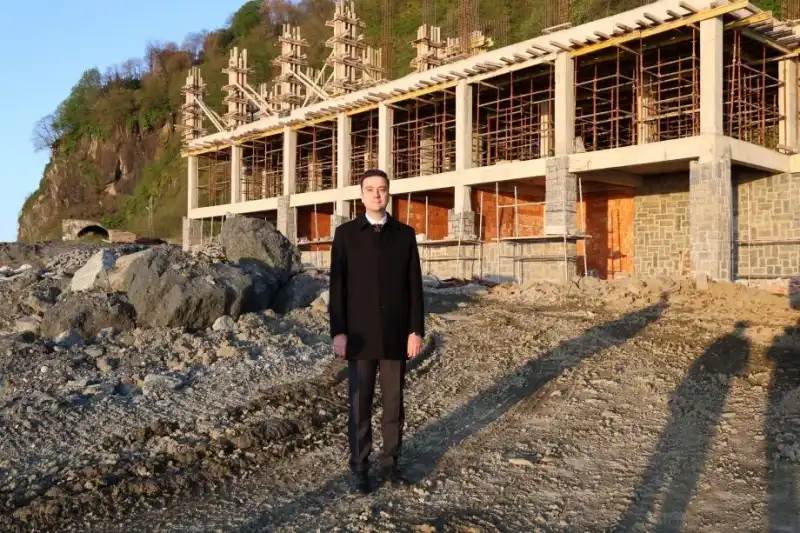 Çayeli Kemer Plajı’nda Dev Proje Yükseliyor